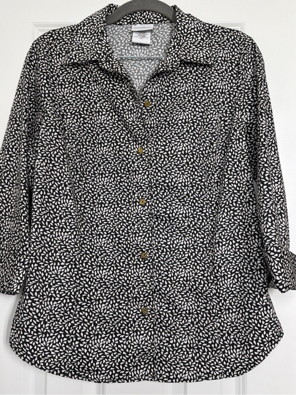 Jaclyn Smith Black and White Leaf Print Button-Down Shirt